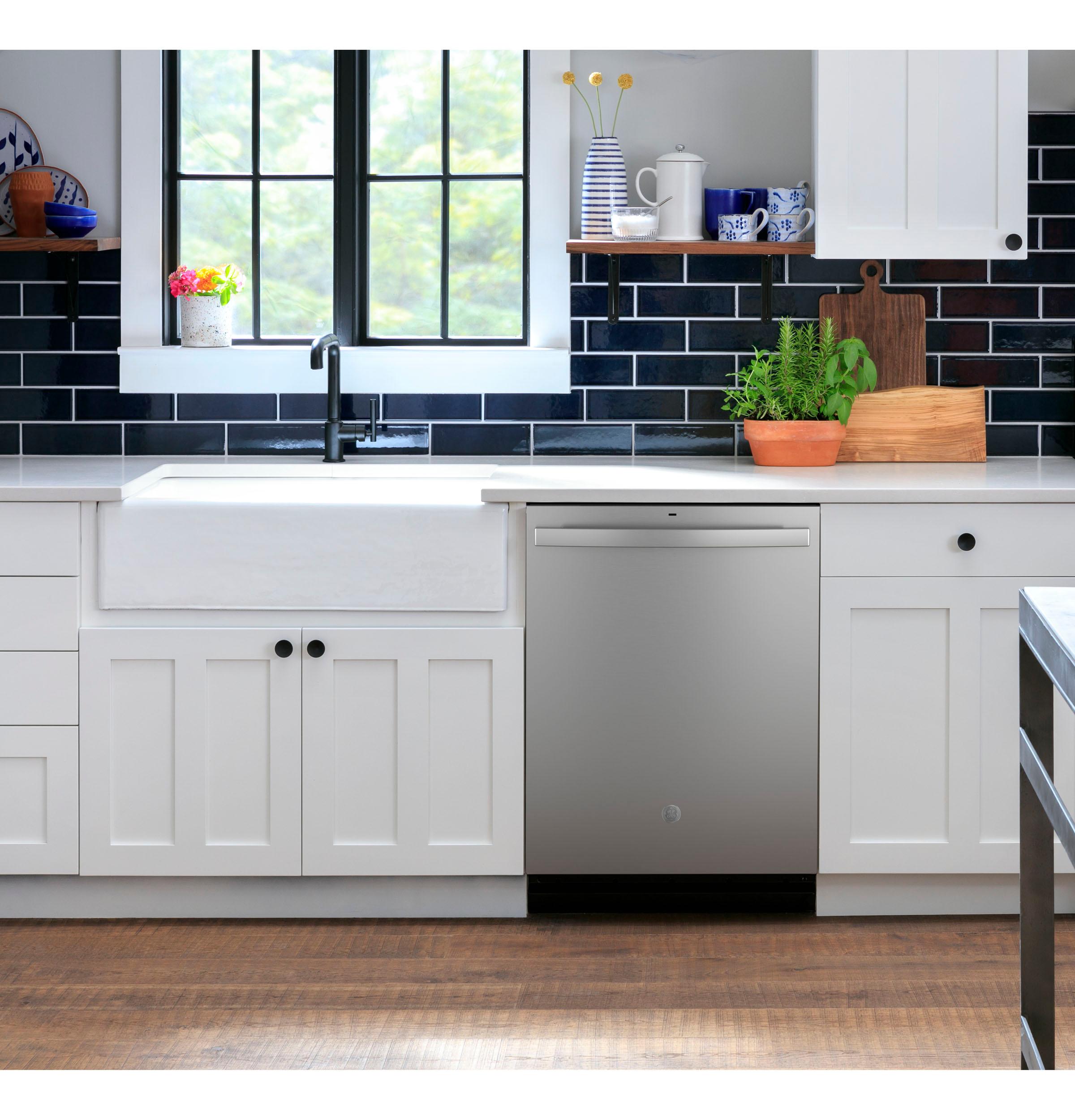 GDT565HSYSS GE® ENERGY STAR® Top Control Hybrid Tub Dishwasher with Dry Boost & 52 dBA