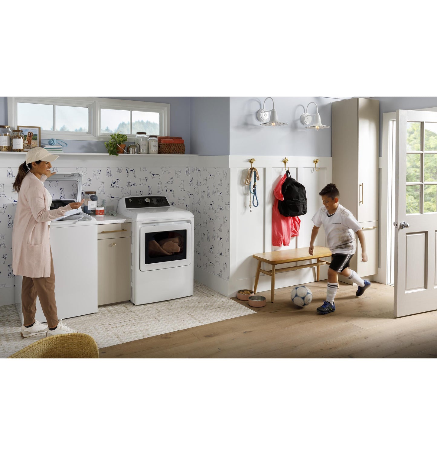 GTD58GBSVWS GE® 7.4 cu. ft. Capacity Gas Dryer with Up To 120 ft. Venting and Sensor Dry