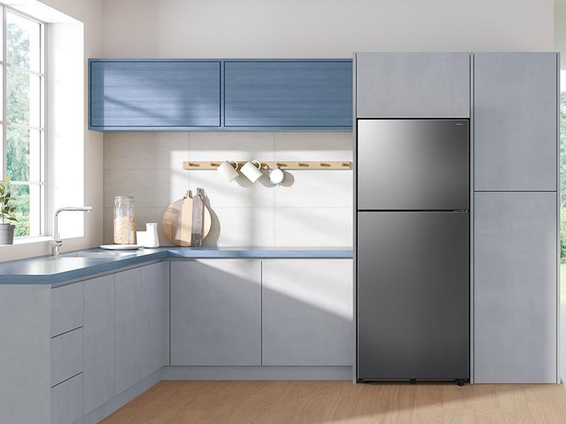 Samsung RT70F18LRSR 18 cu. ft. Top Freezer Refrigerator with All-Around Cooling in Stainless Steel