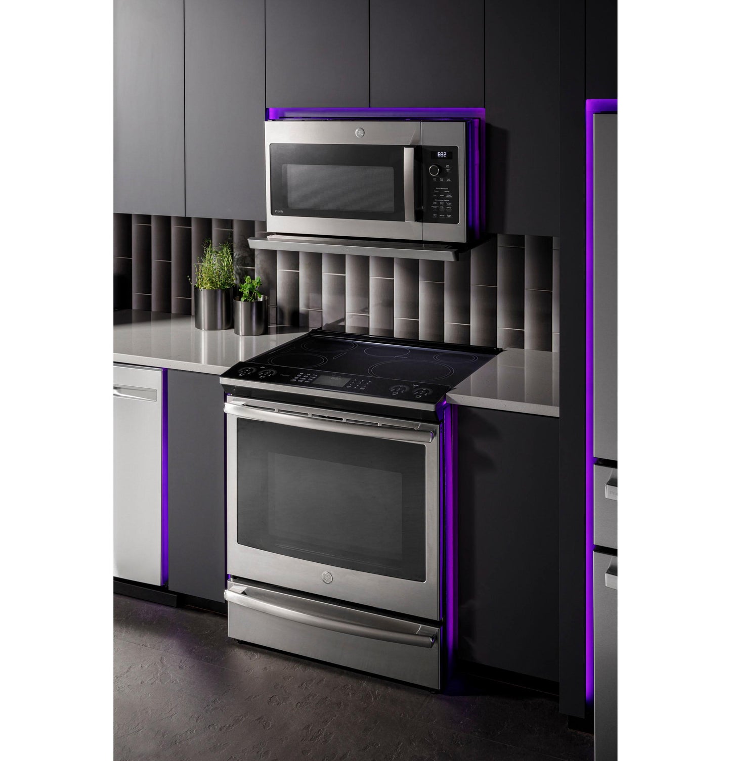 PVM9225RYSS GE Profile™ 2.2 Cu. Ft. Over-the-Range Sensor Microwave Oven