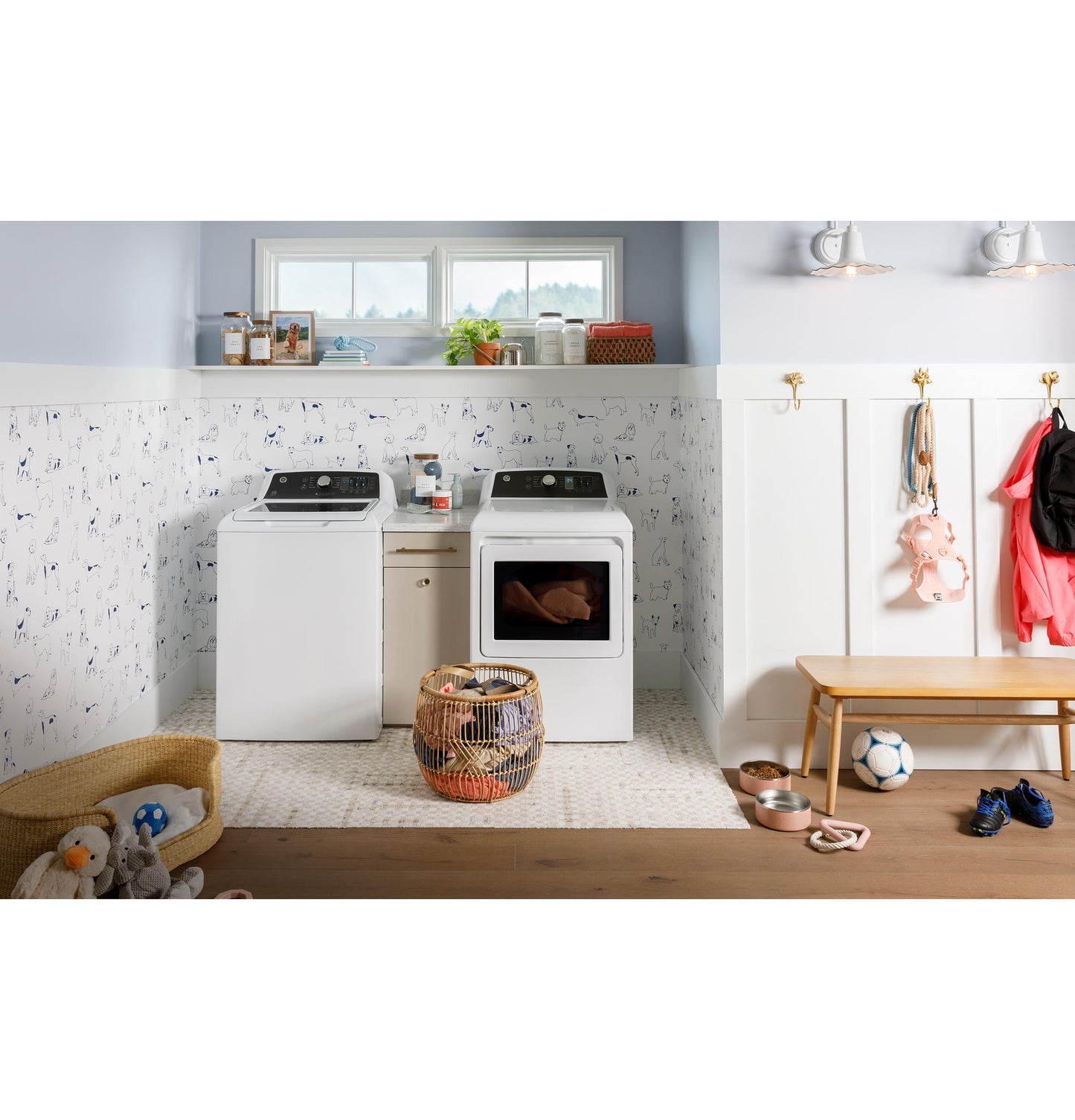 GTD58GBSVWS GE® 7.4 cu. ft. Capacity Gas Dryer with Up To 120 ft. Venting and Sensor Dry