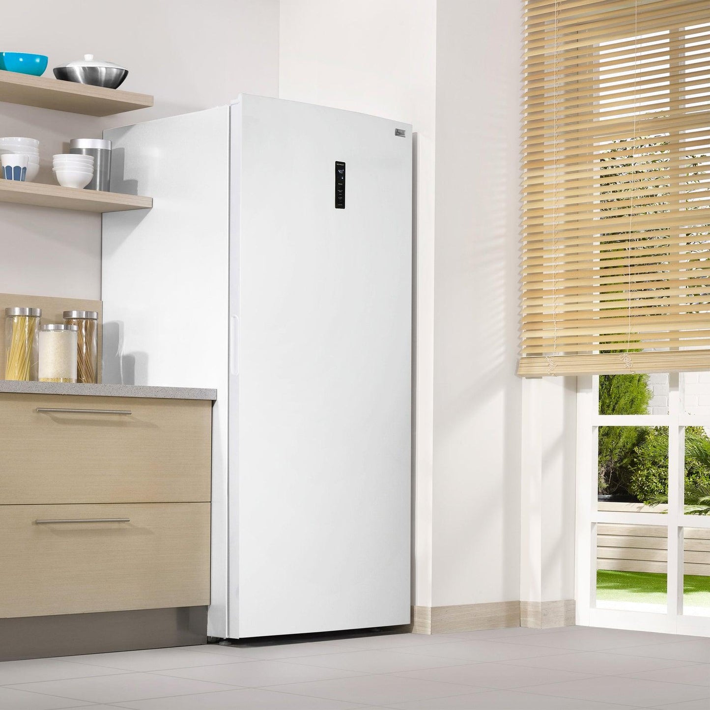 AV2121VFB0W Avanti 21.2 cu ft. Vertical Freezer, Frost Free in White - White / 21.2 cu. ft.