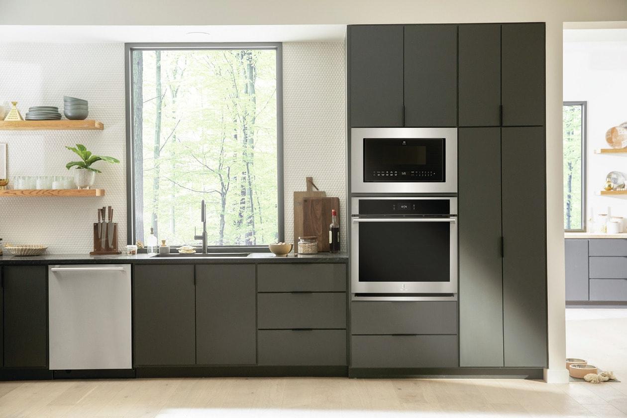 Electrolux EMBS2411BB 30" Built-In Side Swing Microwave Oven