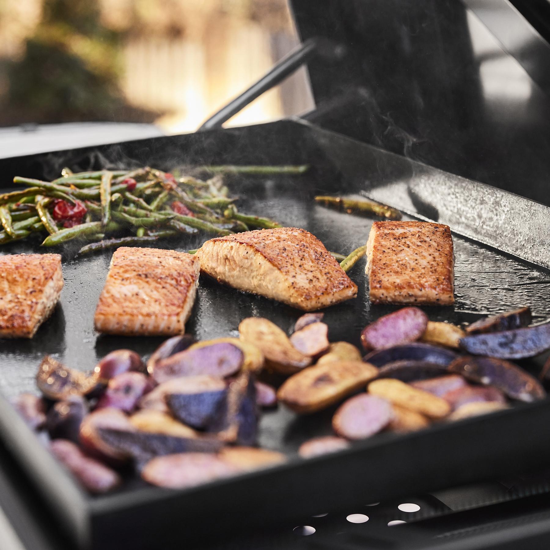 Weber 1500013 Slate® 30" Rust-Resistant Griddle with Extendable Side Table (Liquid Propane) - Black