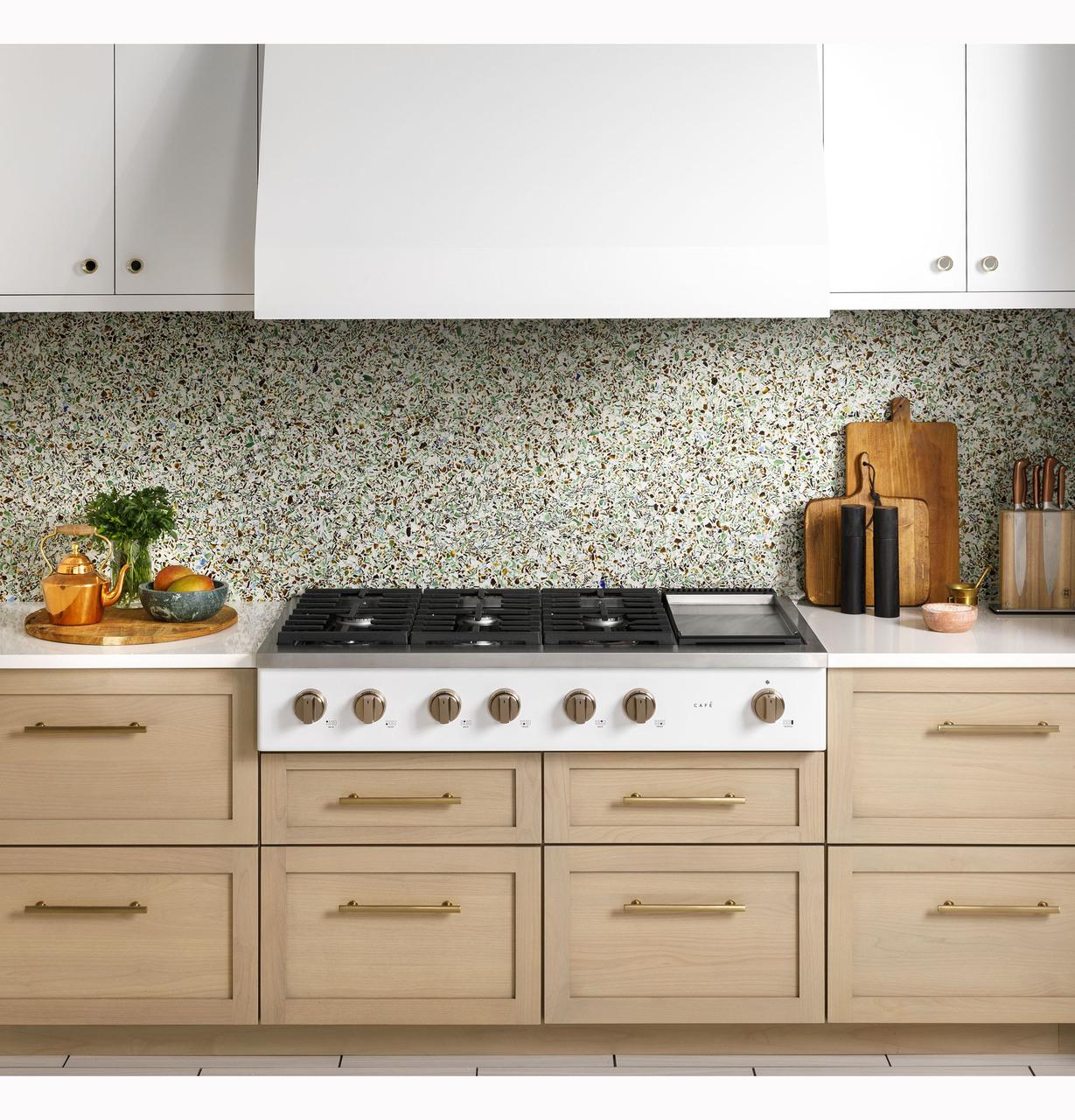 Cafe CGU486P4TW2 CAF(EBACK)™ 48" Commercial-Style Gas Rangetop with 6 Burners and Integrated Griddle (Natural Gas)
