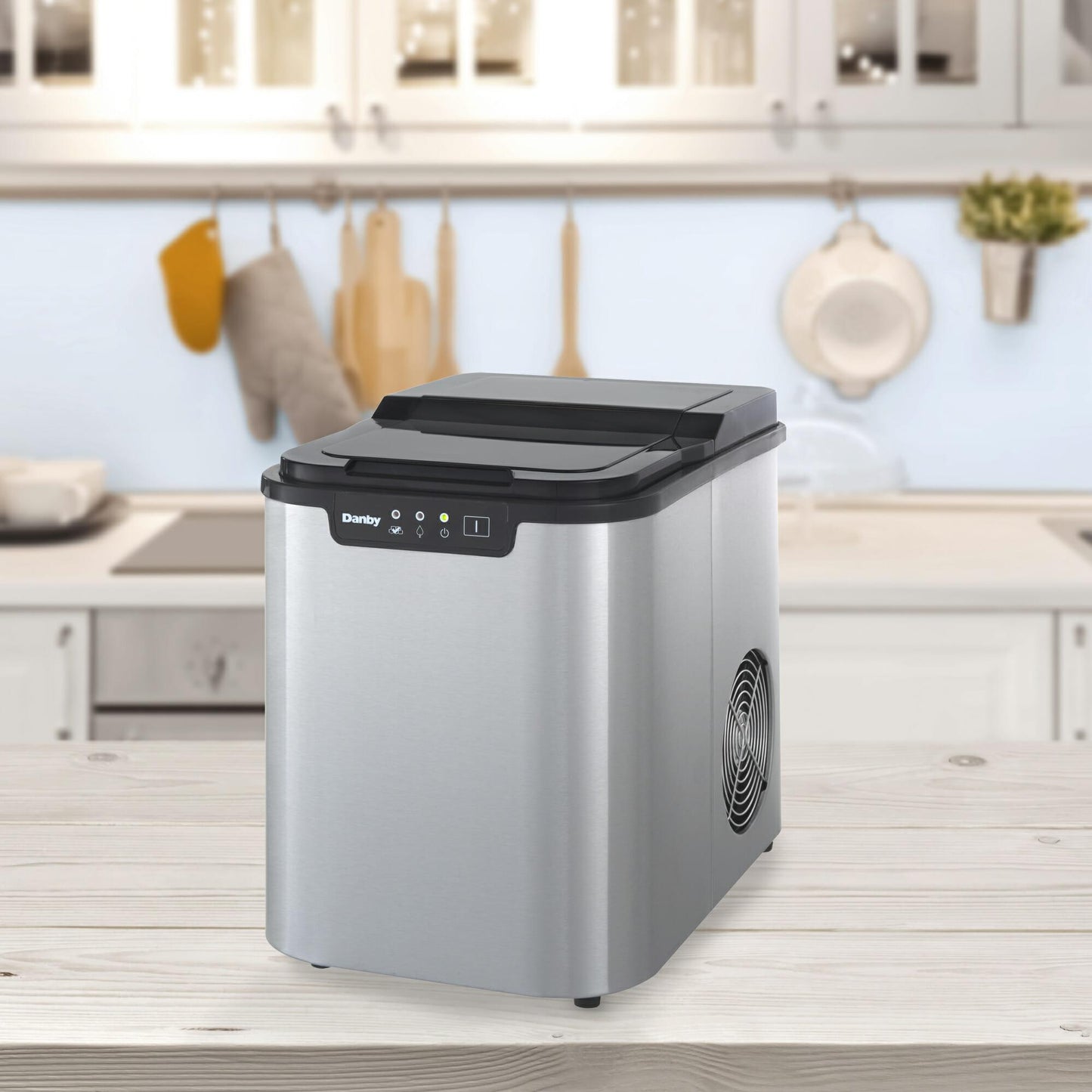 DIM2500SSDB Danby 25 lbs. Countertop Ice Maker in Stainless Steel