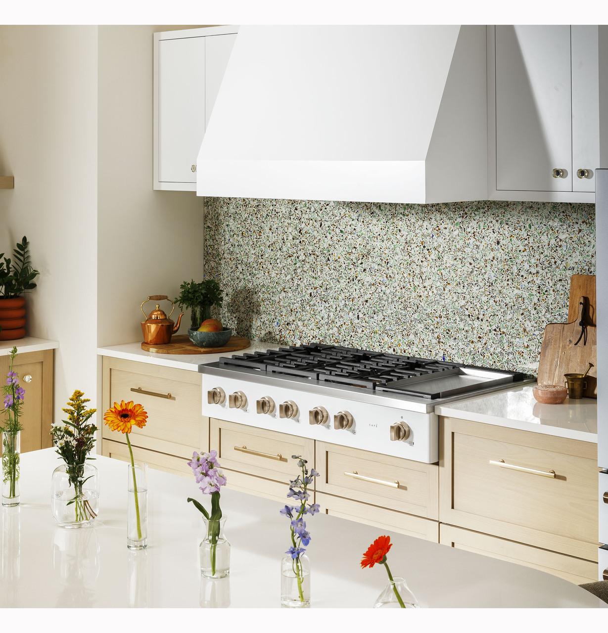 Cafe CGU486P4TW2 CAF(EBACK)™ 48" Commercial-Style Gas Rangetop with 6 Burners and Integrated Griddle (Natural Gas)