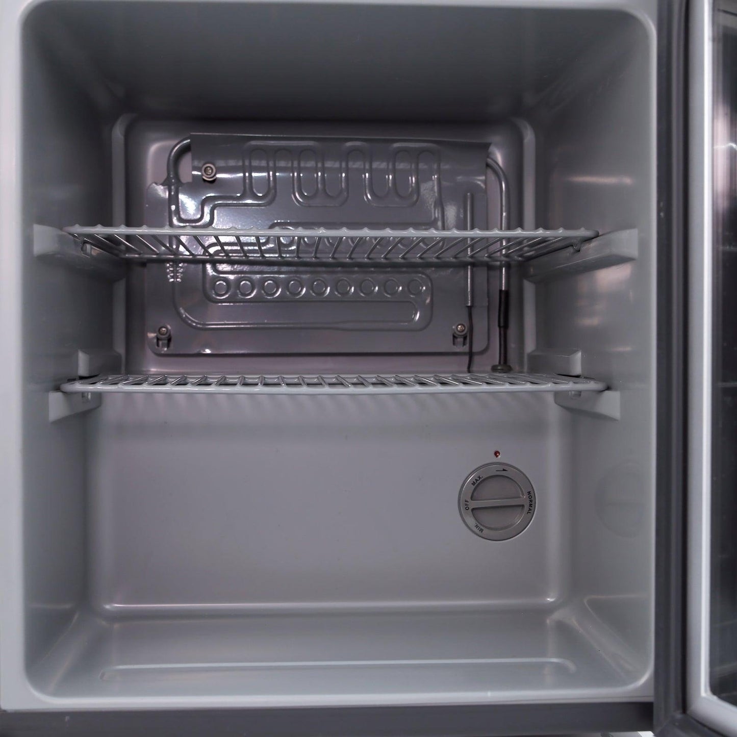 ARBC17T2PG Avanti Beverage Center, 60 Can Capacity