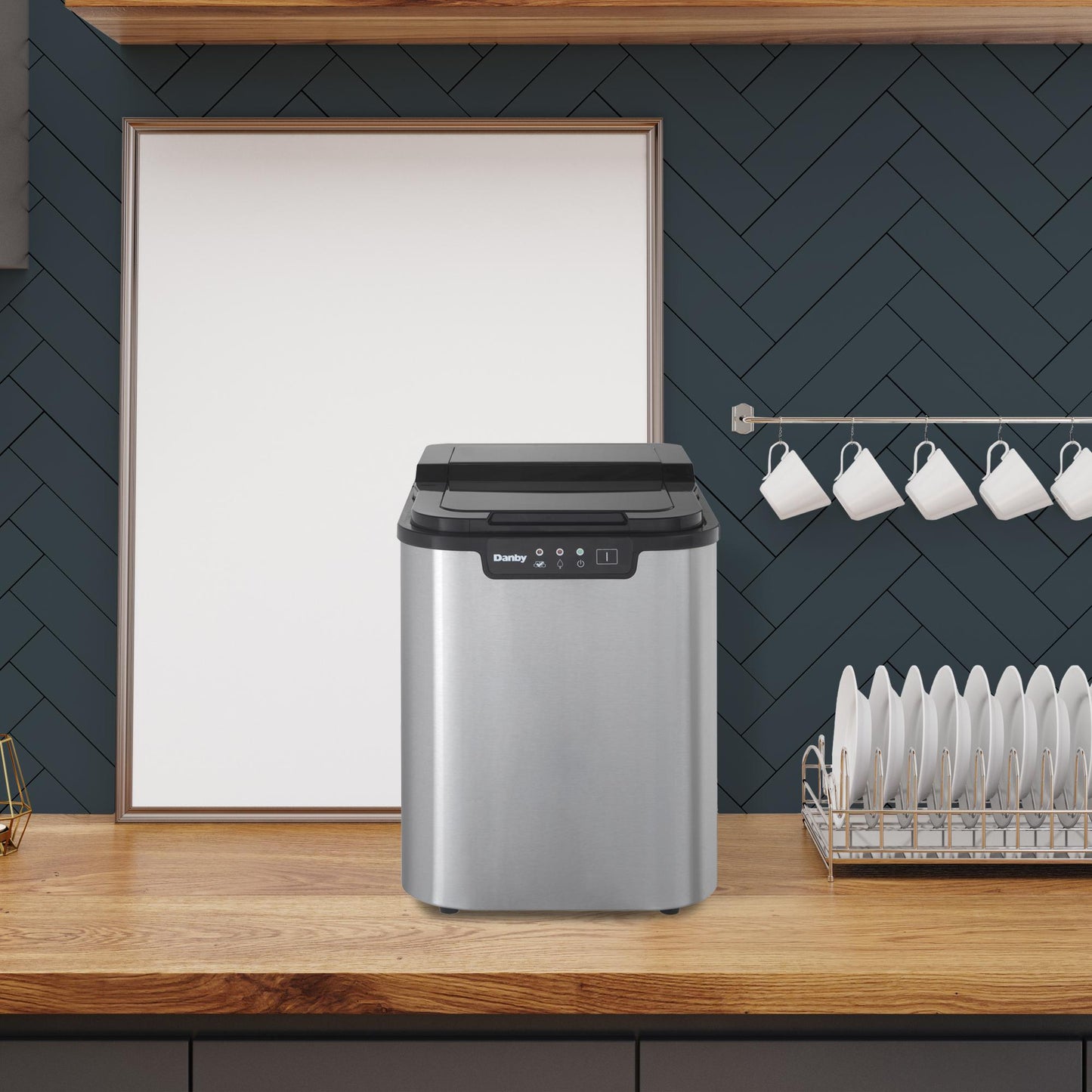 DIM2500SSDB Danby 25 lbs. Countertop Ice Maker in Stainless Steel