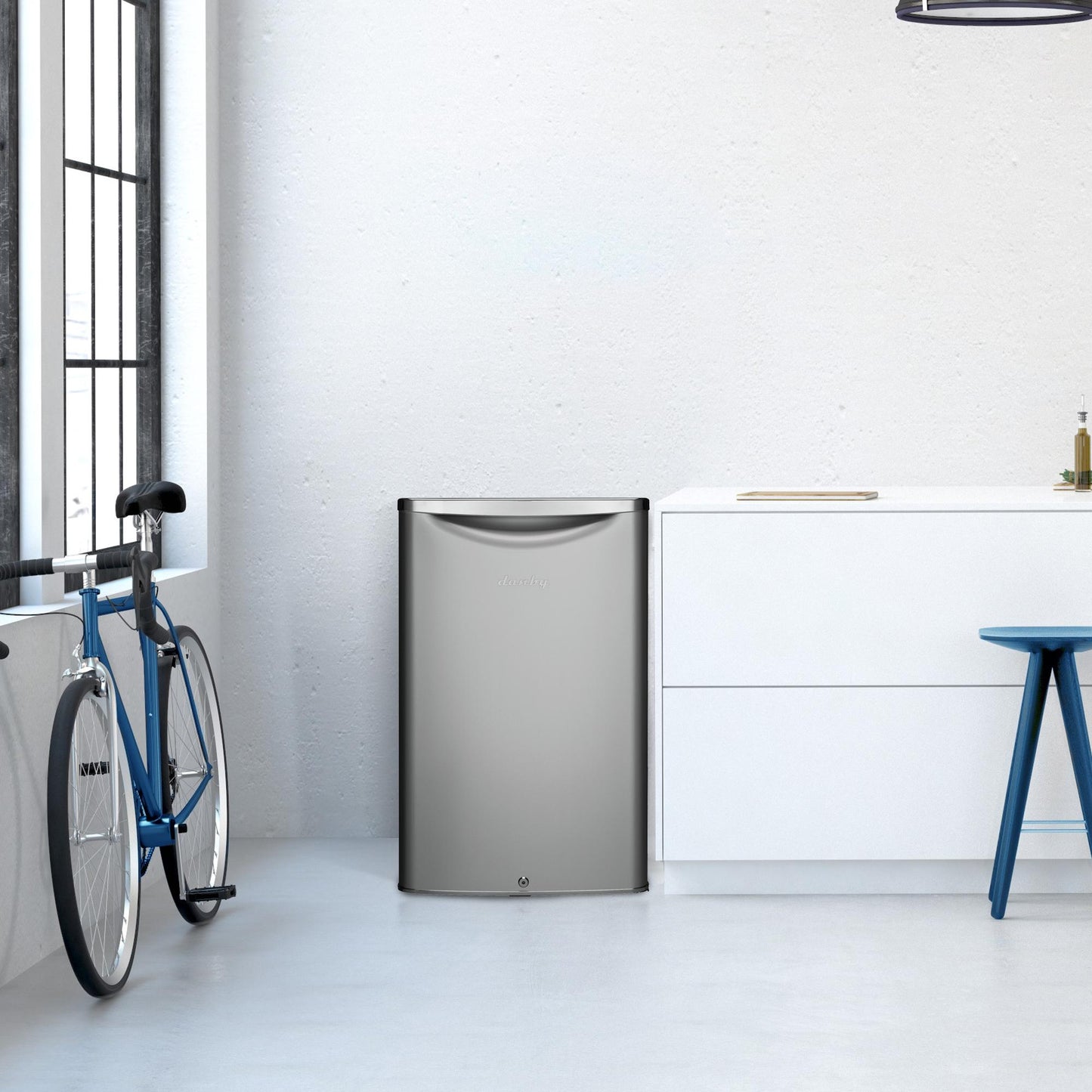 DAR044A6DDB Danby 4.4 cu. ft. Retro Compact Fridge in Iridium Silver