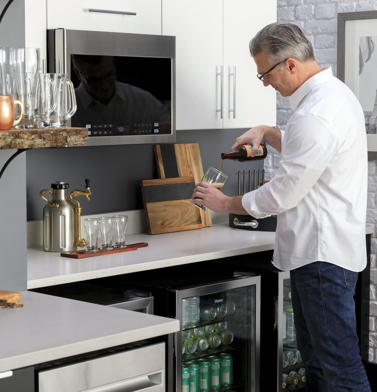 Haier HEBF100BXS 150-Can Beverage Center