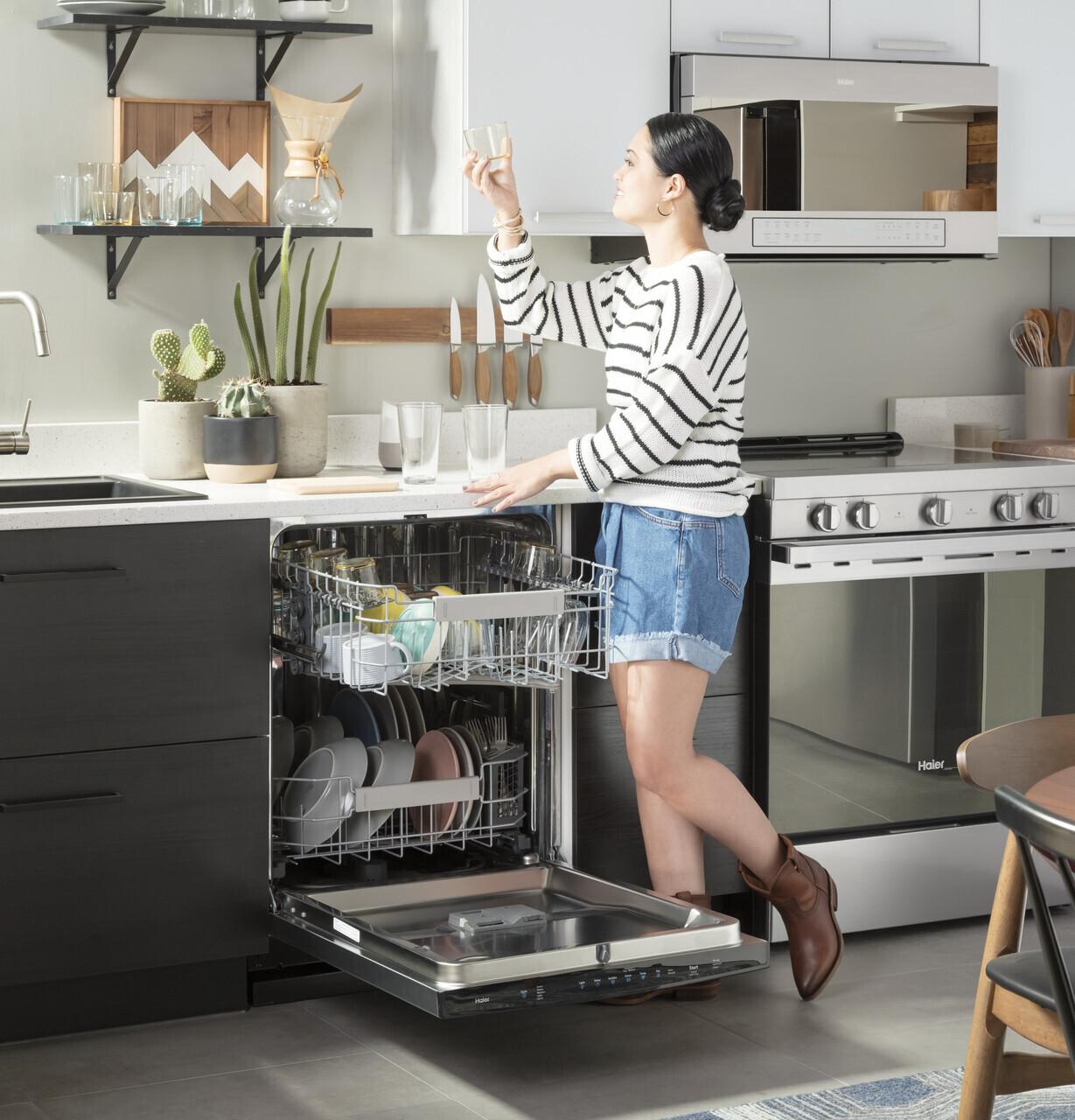 30" 1.6 Cu. Ft. Smart Over-the-Range Microwave Oven