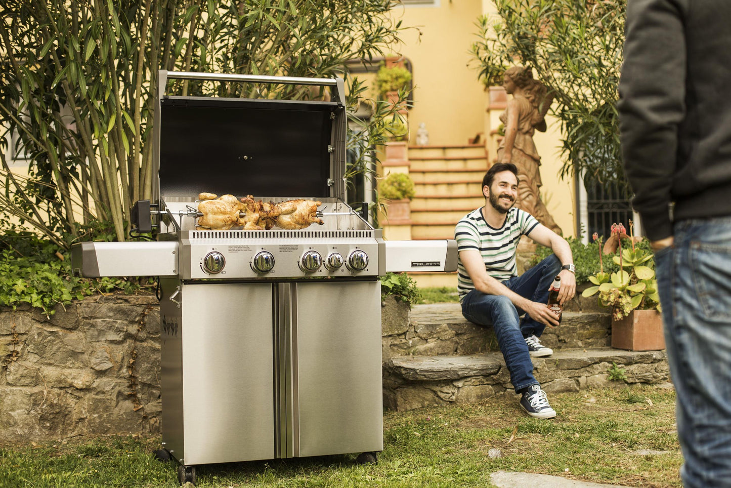 Napoleon Bbq T495SBPK Napoleon Triumph 495 with side burner.