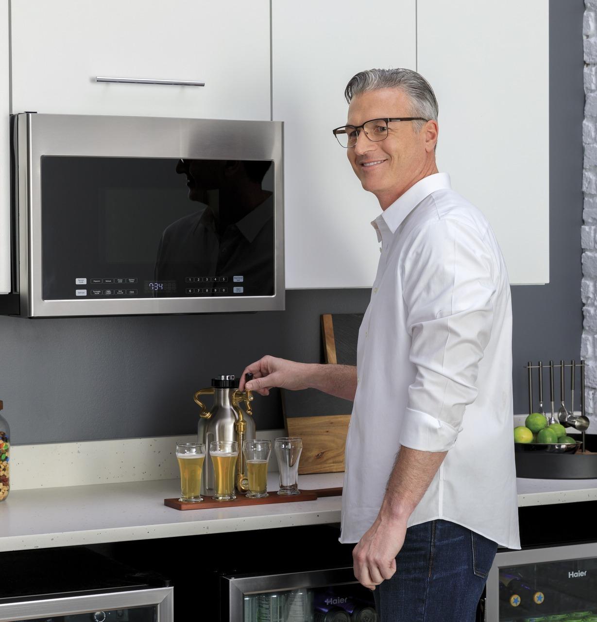 Haier HEBF100BXS 150-Can Beverage Center