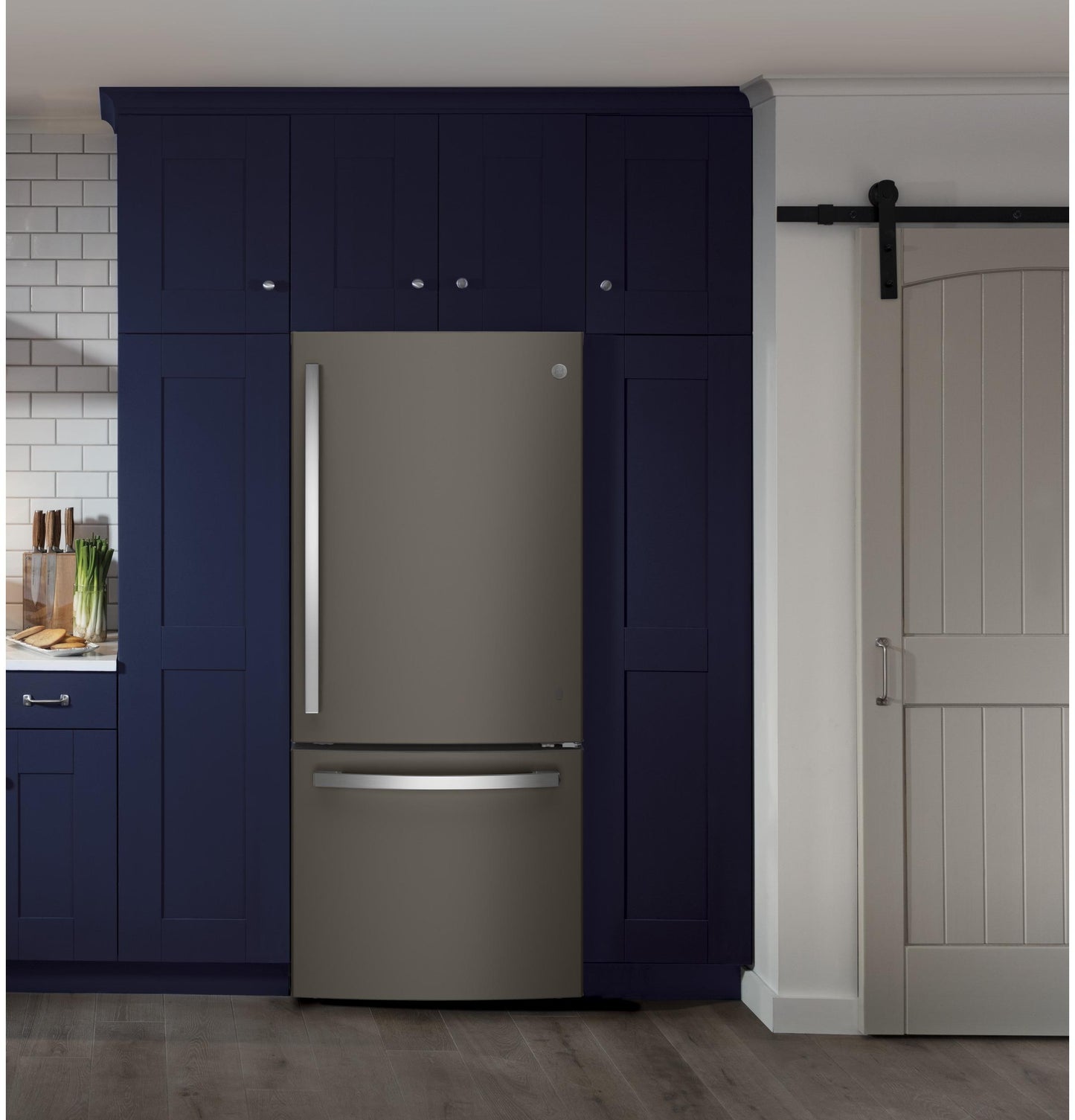 GDE21EMKES GE ENERGY STAR 21.0 Cu. Ft. Bottom-Freezer Refrigerator