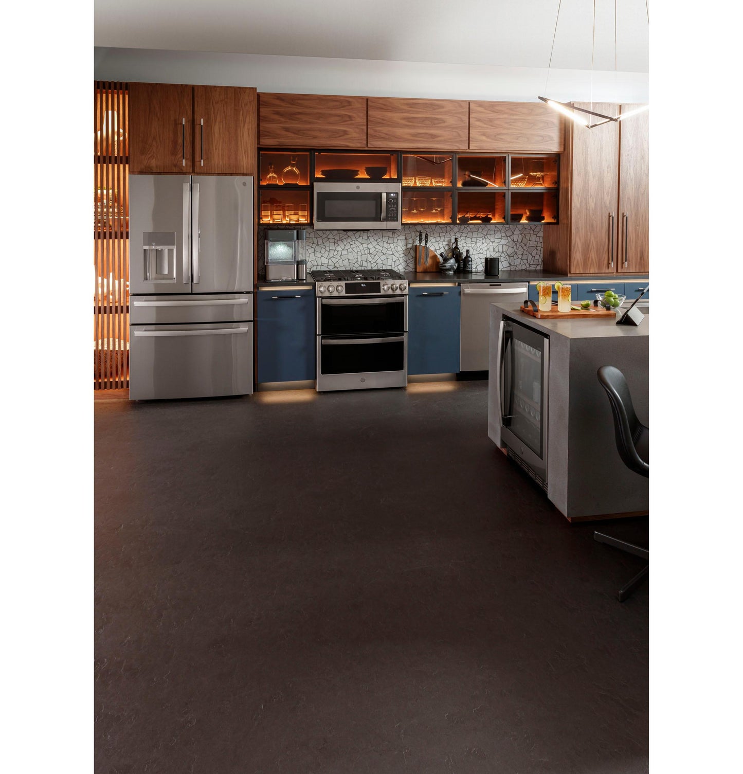 PVD28BYNFS GE Profile™ ENERGY STAR® 27.9 Cu. Ft. Smart Fingerprint Resistant 4-Door French-Door Refrigerator with Door In Door