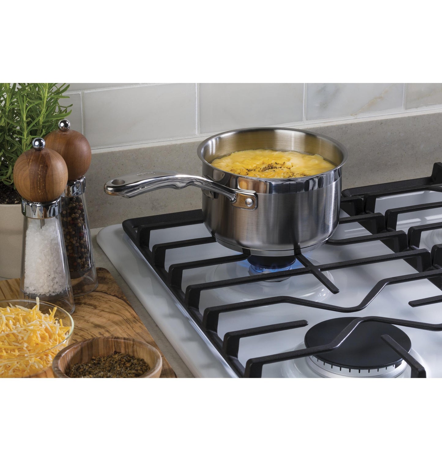 JGP3030DLWW GE® 30" Built-In Gas Cooktop with Dishwasher-Safe Grates