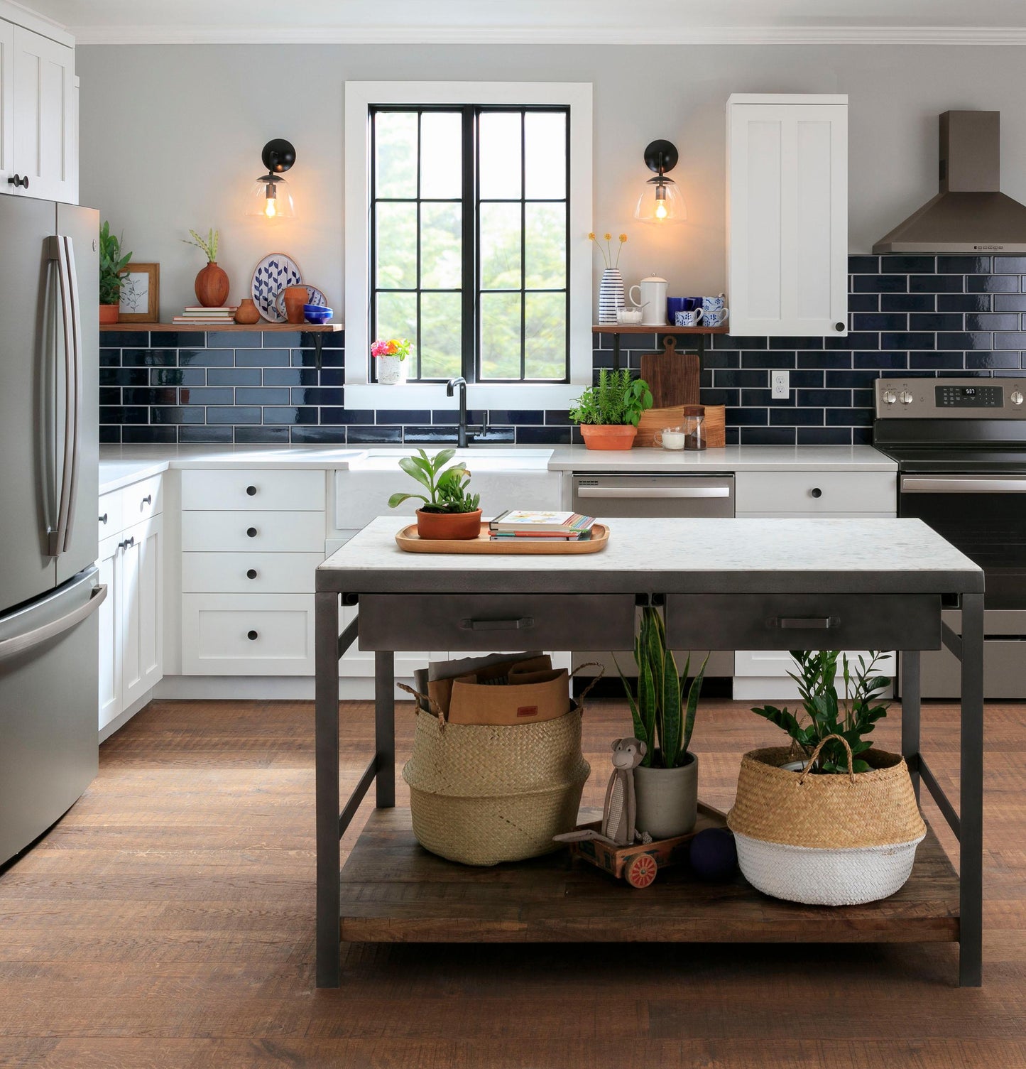 GWE23GMNES GE® ENERGY STAR® 23.1 Cu. Ft. Counter-Depth French-Door Refrigerator