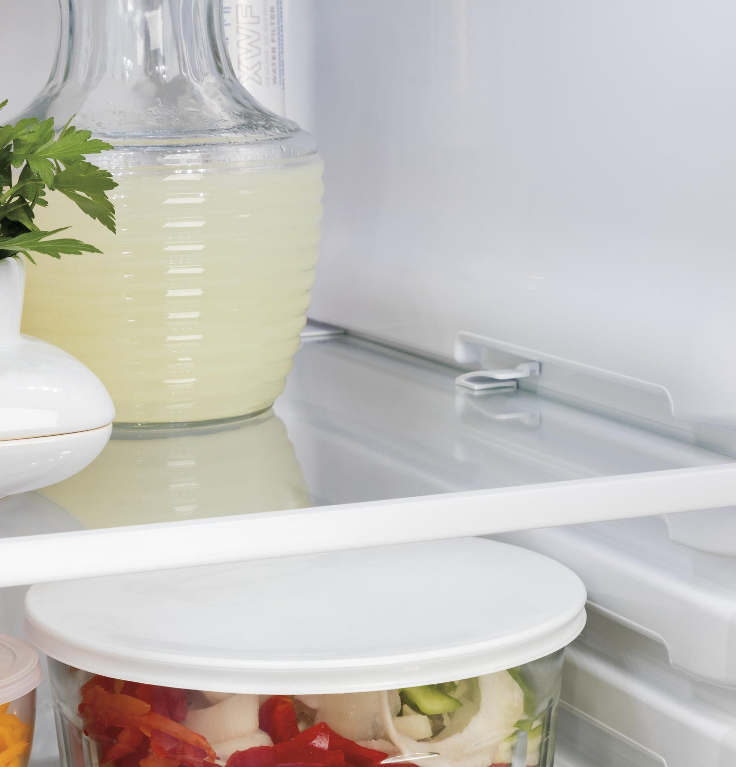 GSS25IYNFS GE 25.1 Cu. Ft. Fingerprint Resistant Side-By-Side Refrigerator