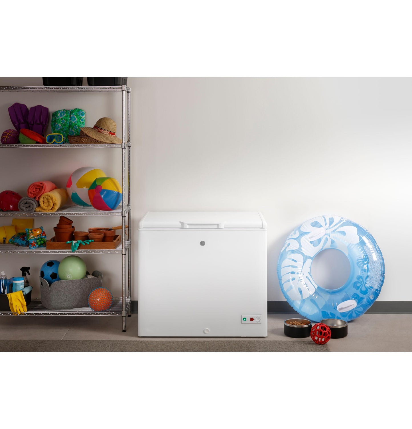 FCM9SRWW GE 8.8 Cu. Ft. Manual Defrost Chest Freezer