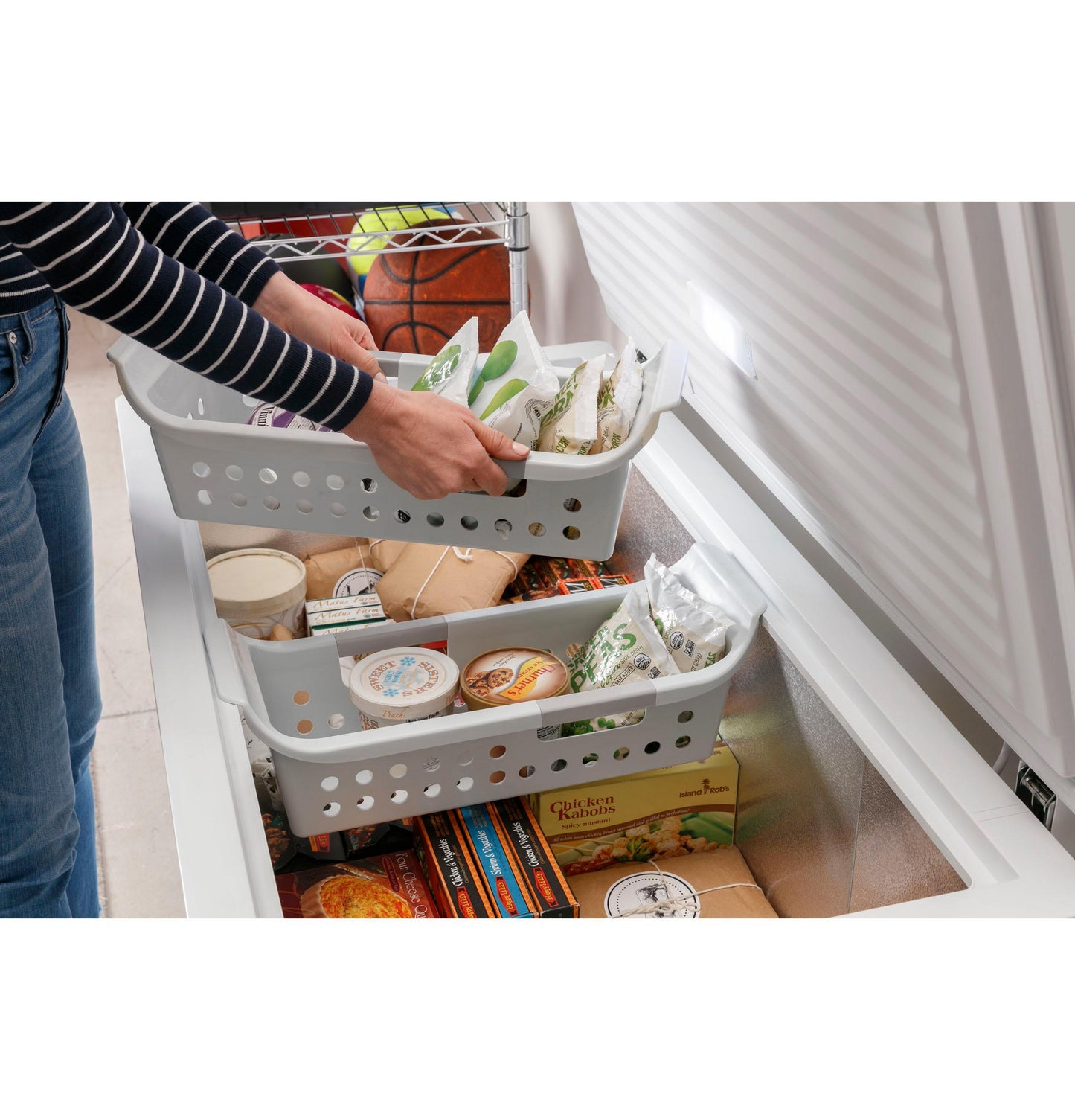 FCM9SRWW GE 8.8 Cu. Ft. Manual Defrost Chest Freezer