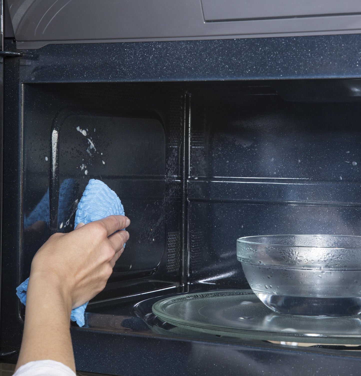 JNM7196BLTS GE® 1.9 Cu. Ft. Over-the-Range Sensor Microwave Oven with Recirculating Venting