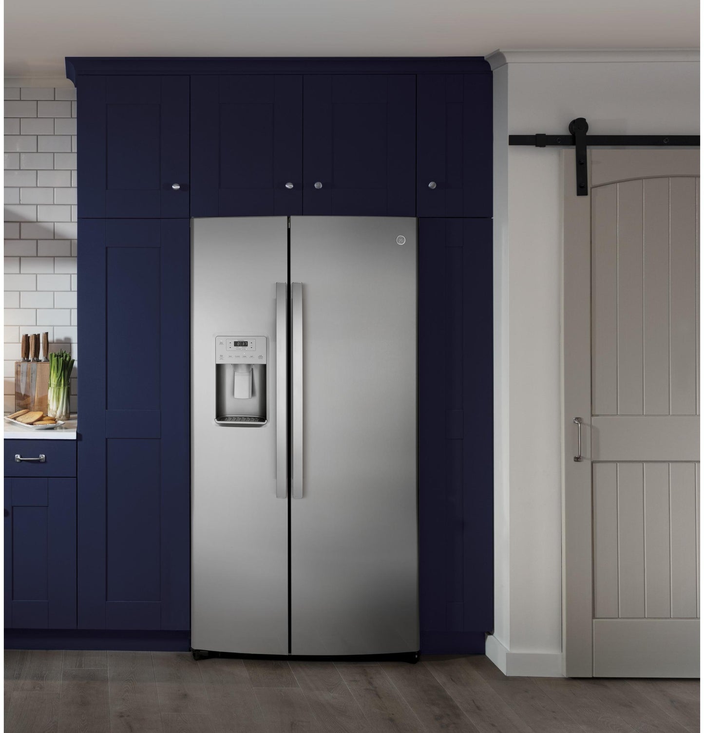 GSS25IYNFS GE 25.1 Cu. Ft. Fingerprint Resistant Side-By-Side Refrigerator