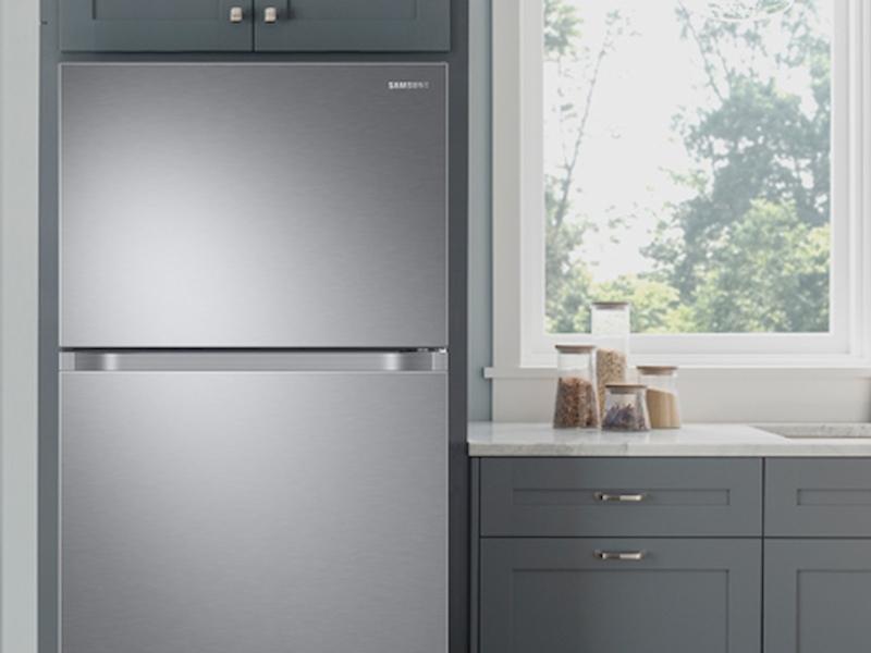 Samsung 21 cu. ft. Top Freezer Refrigerator with FlexZone™ in Stainless Steel