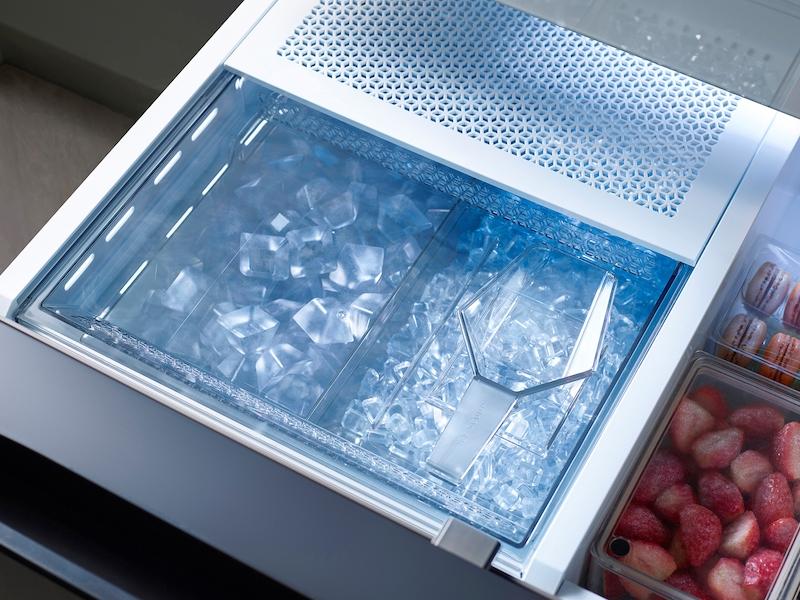 Bespoke 4-Door French Door Refrigerator (29 cu. ft.) with AutoFill Water Pitcher in Stainless Steel