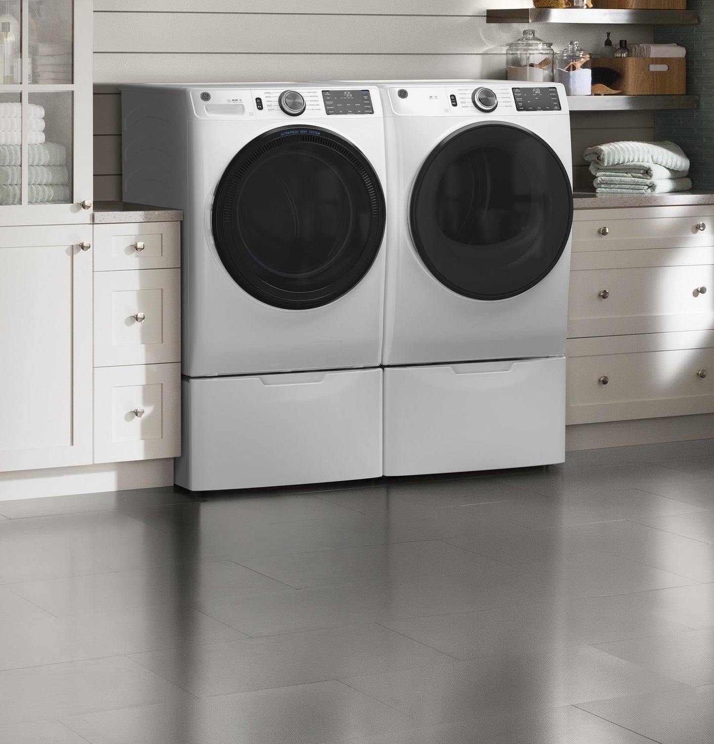 GFD55GSSNWW GE® ENERGY STAR® 7.8 cu. ft. Capacity Smart Front Load Gas Dryer with Sanitize Cycle