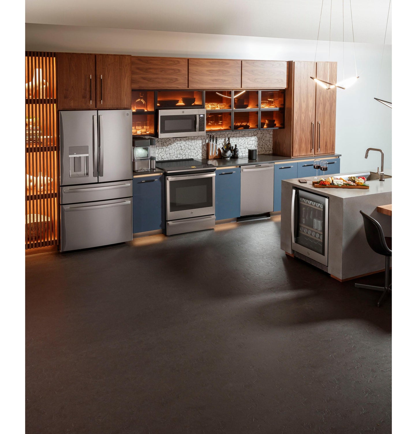 PVD28BYNFS GE Profile™ ENERGY STAR® 27.9 Cu. Ft. Smart Fingerprint Resistant 4-Door French-Door Refrigerator with Door In Door