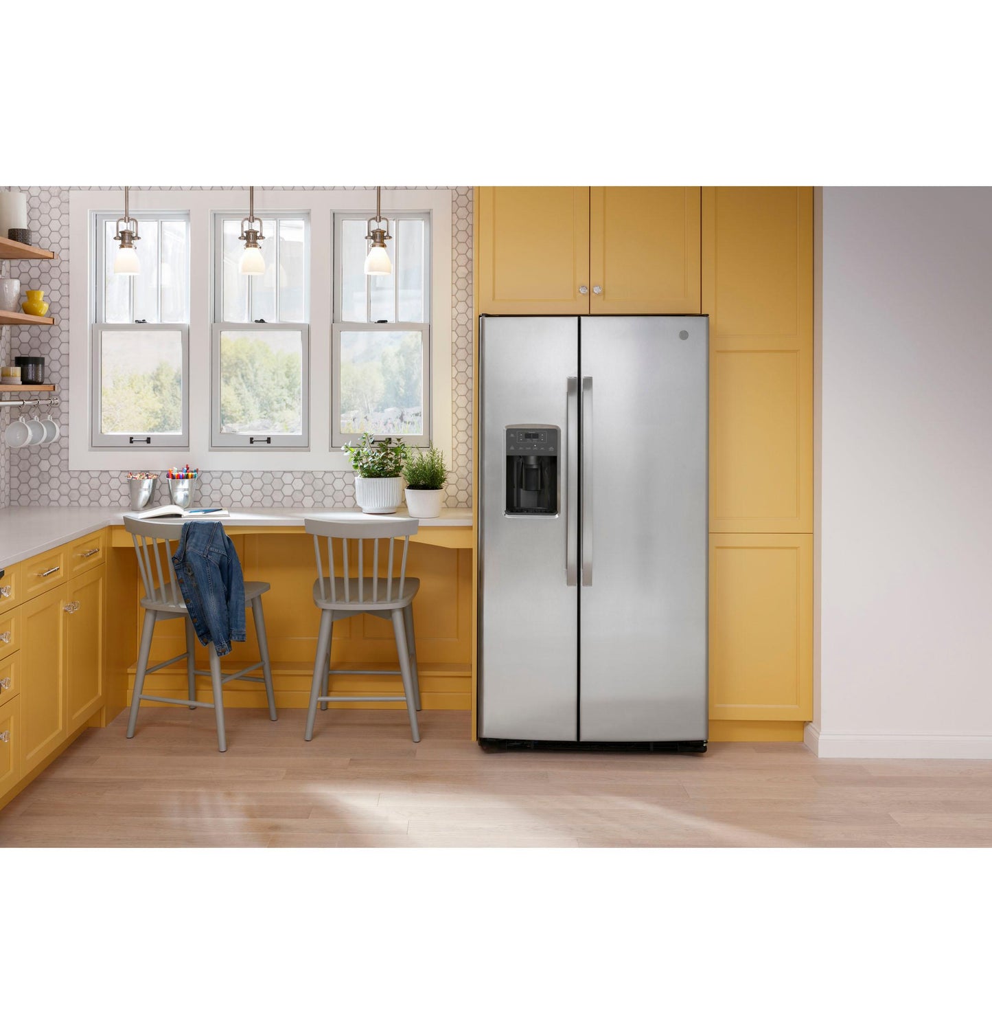 GSE25GYPFS GE® ENERGY STAR® 25.3 Cu. Ft. Side-By-Side Refrigerator