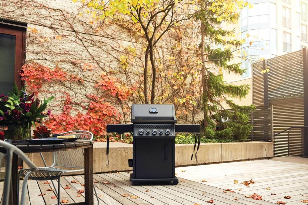 Napoleon Bbq Phantom Rogue SE 425 RSIB with Infrared Side and Rear Burners , Propane, Satin Black