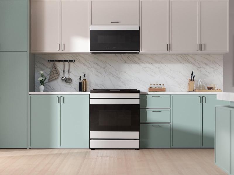 Samsung NSI6DG9900SR Bespoke 6.3 cu. ft. AI Slide-In Induction Range with AI Hub™ & Smart Oven Camera in Stainless Steel