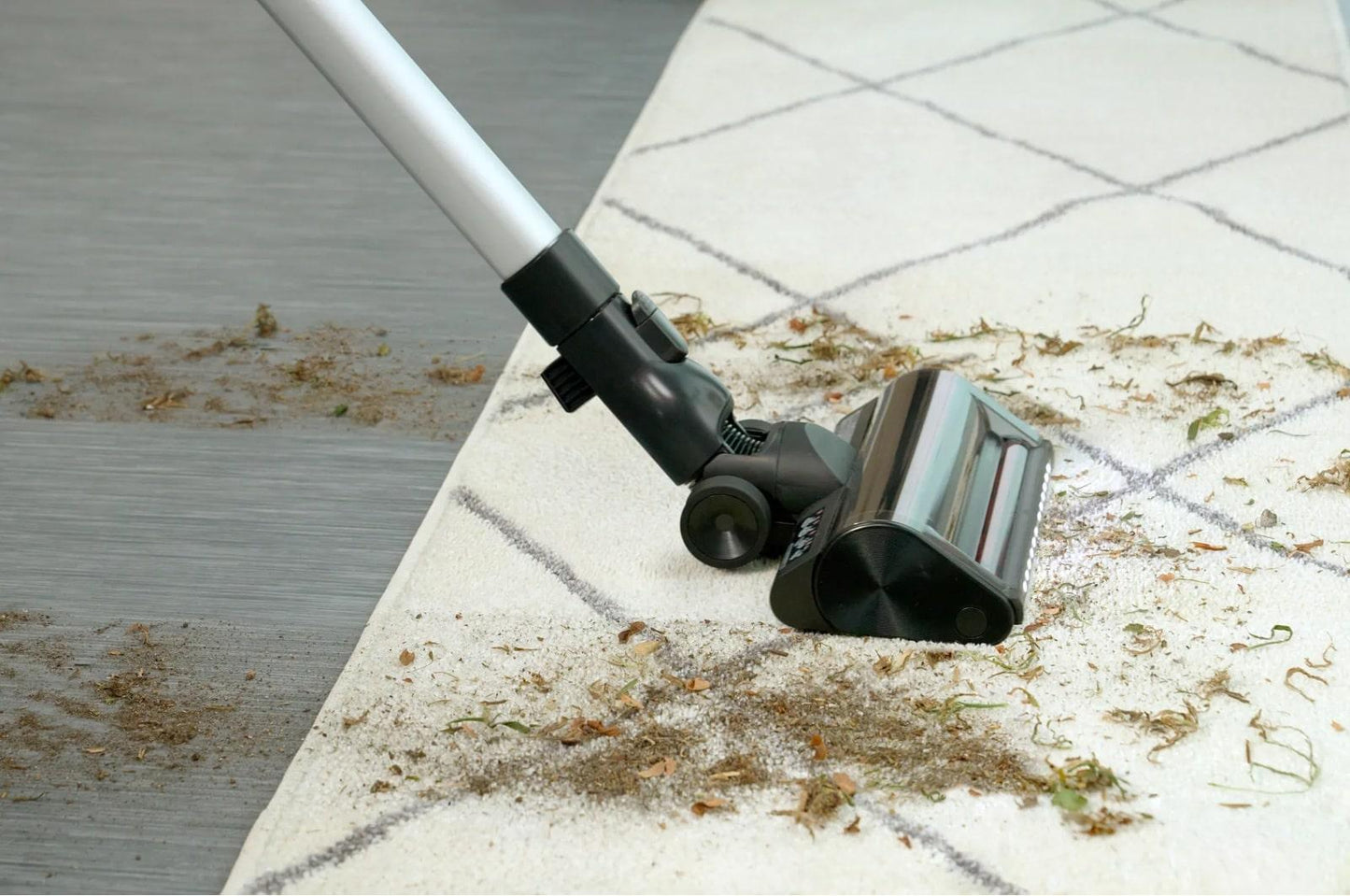 Lg C5323GW CordZero™ Q3 Cordless Stick Vacuum with Auto Multi-Surface Detect Dual Floor Max™ Lite Nozzle & LED Crevice Tool - Graphite
