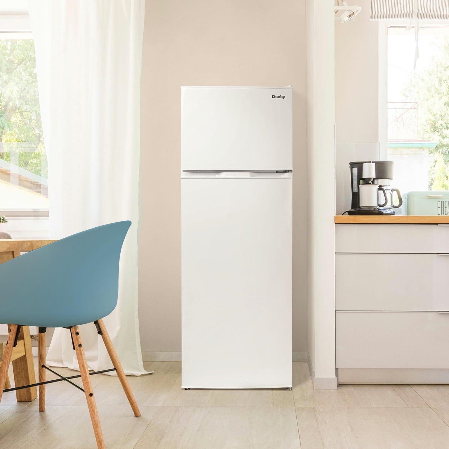 DPF074V1WDB6 Danby 7.4 cu. ft. Apartment Size Fridge Top Mount in White