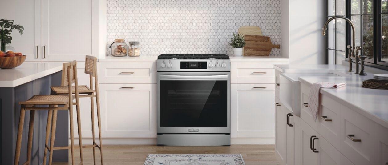 Frigidaire GCFG3070BF 30" Front Control Gas Range with Stone-Baked Pizza