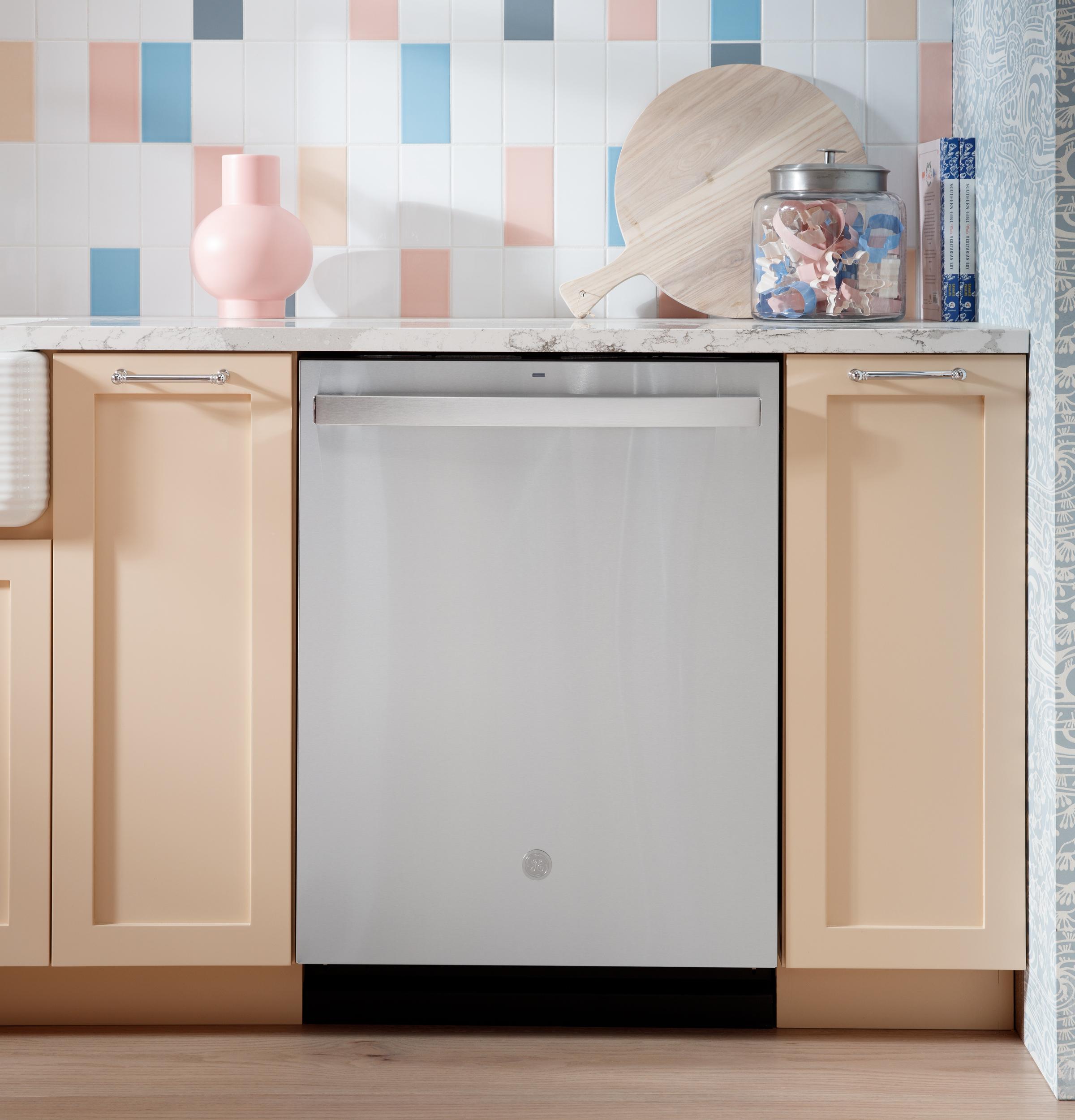 GDT650SMVES GE® ENERGY STAR® Fingerprint Resistant Top Control with Stainless Steel Interior Dishwasher with Sanitize Cycle