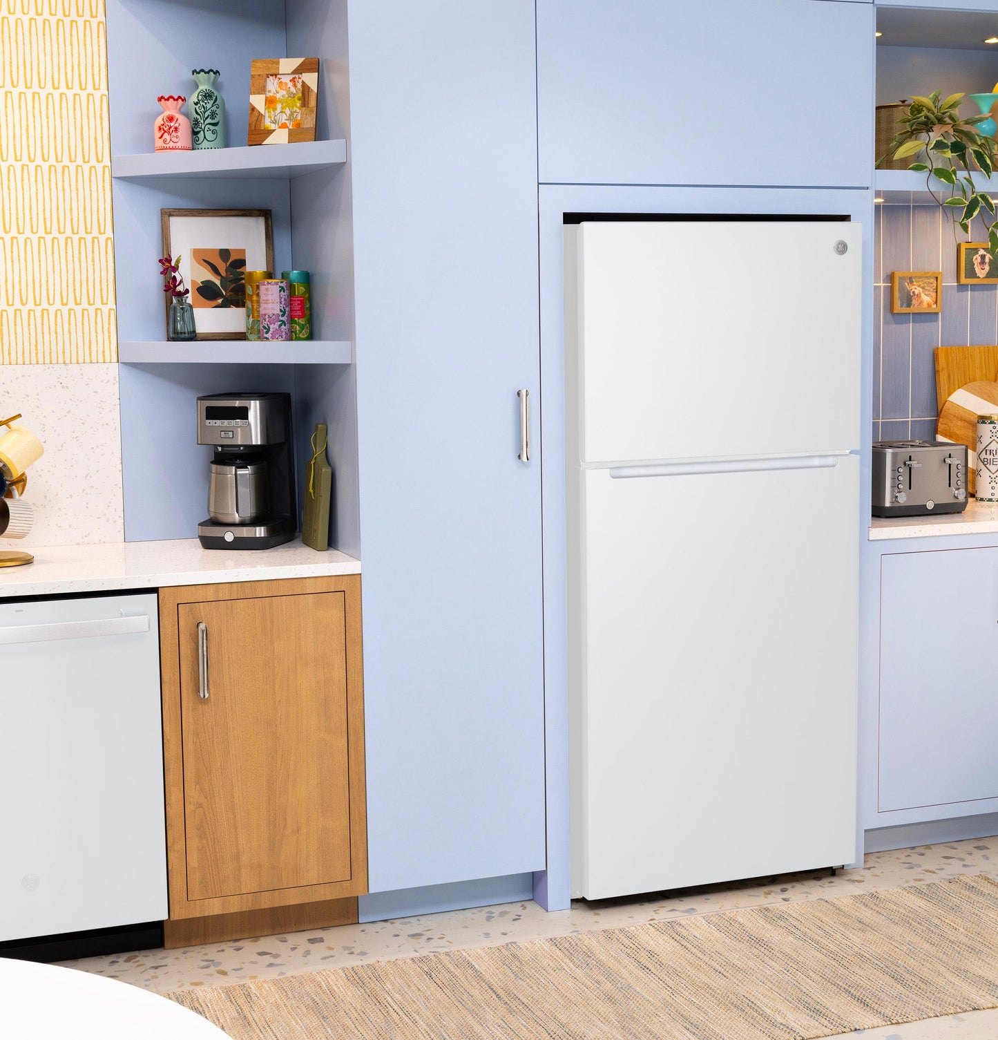 GPS21KGZWW GE® 21 Cu. Ft. Garage Ready Top-Freezer Refrigerator