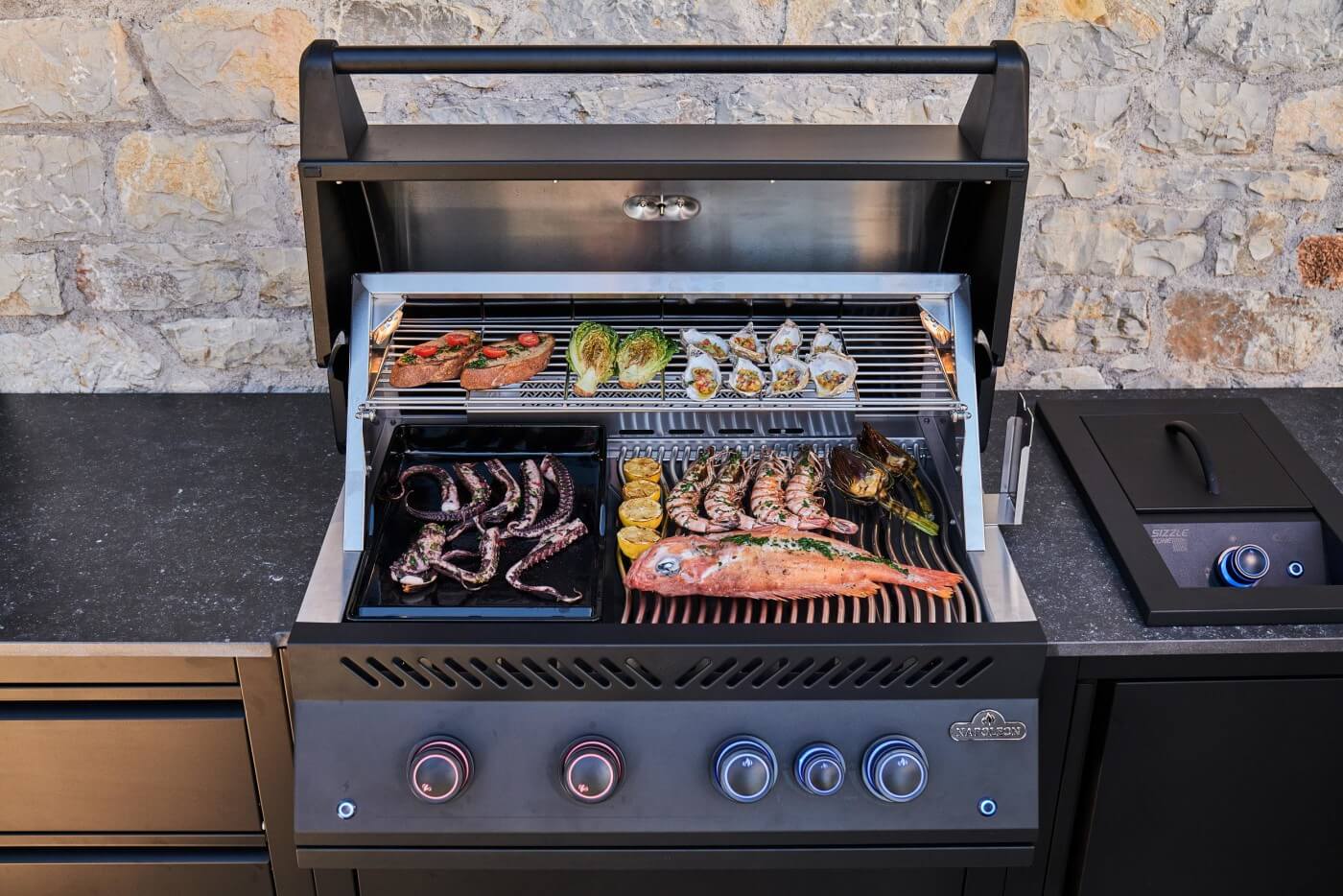 Napoleon Bbq ODK301BIG32RBPMK1 OASIS 301 Outdoor Kitchen, Built-in 700 Series 32 with Soft Close Doors , Propane, Matte/Matt Black