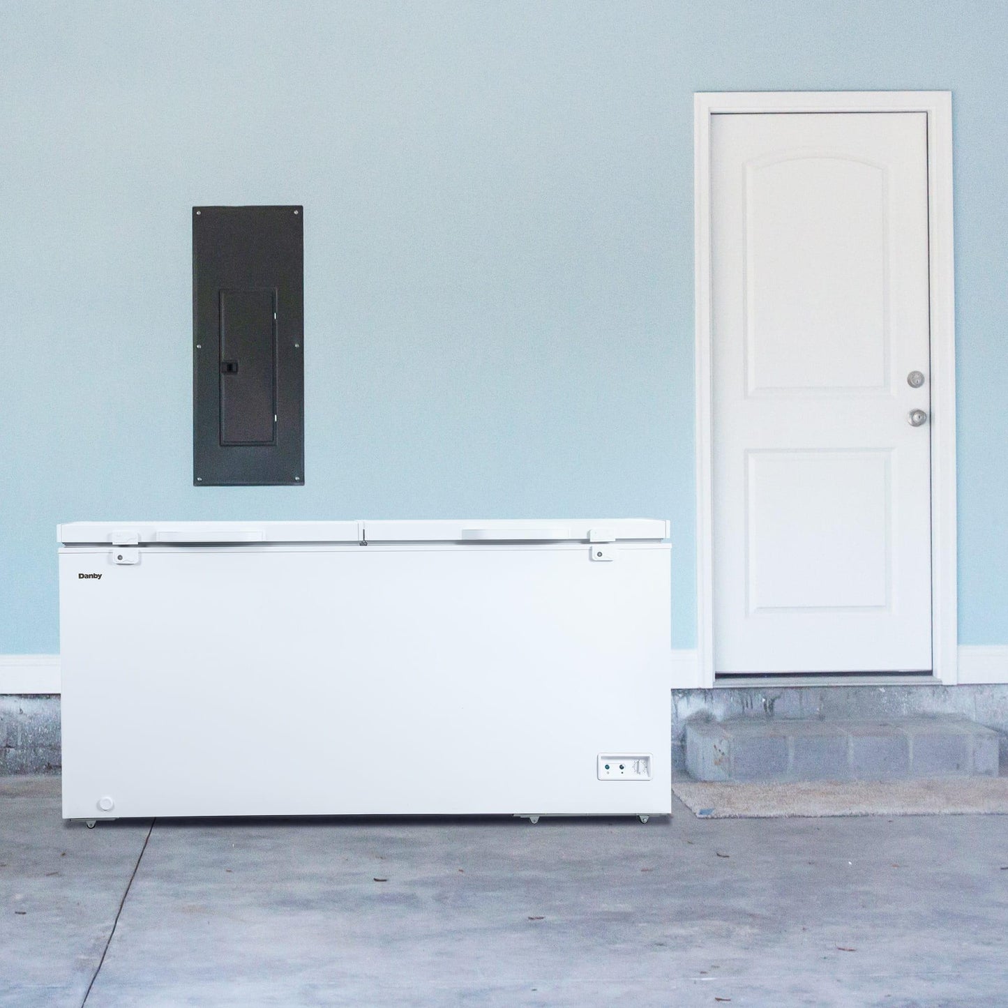 DCFM171A1WDB Danby 17.1 cu. ft. Chest Freezer 2 Door in White