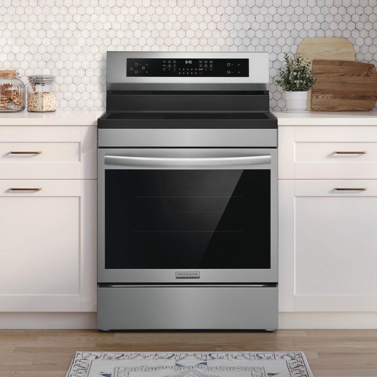 Frigidaire GCRI3060BF 30" Freestanding Induction Range with Total Convection