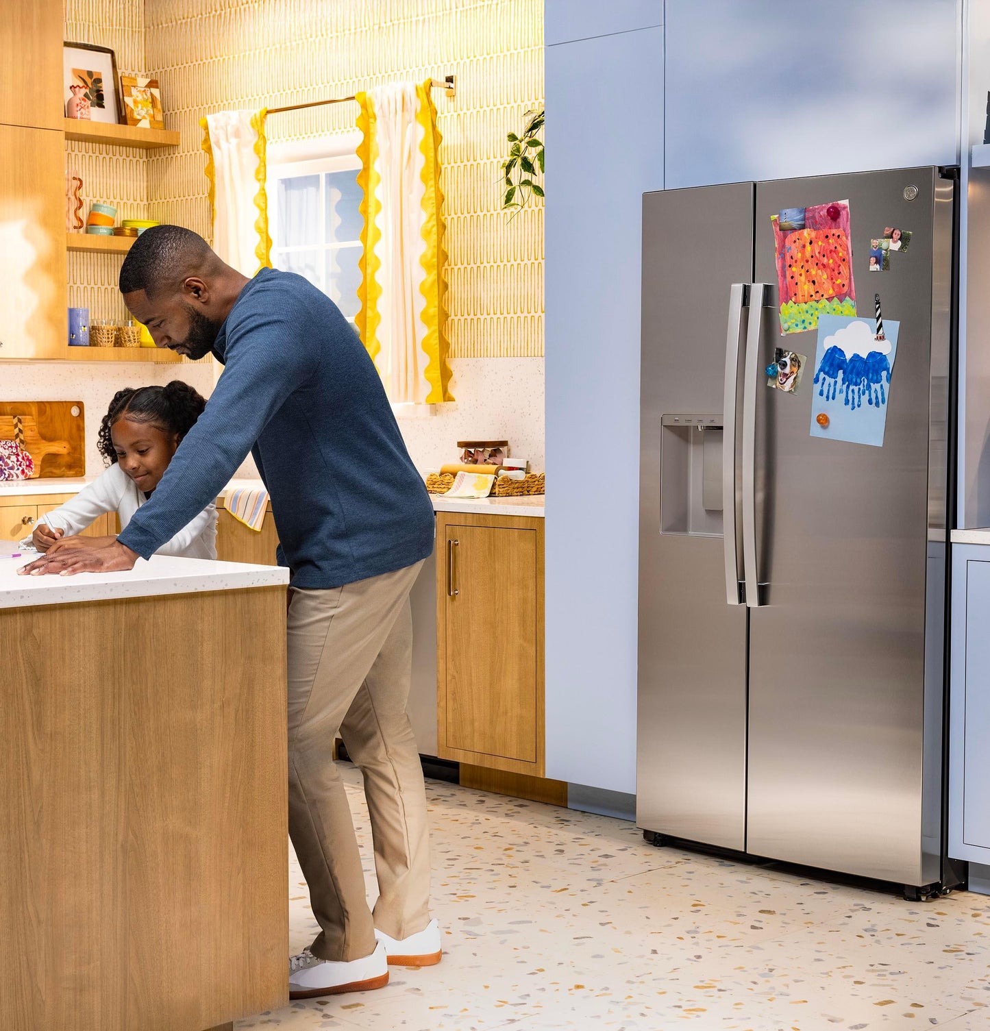 GSE28NYYFS GE® ENERGY STAR® 27.9 Cu. Ft. Side-By-Side Refrigerator with Extra Tall Dispenser and In-Door Icemaker
