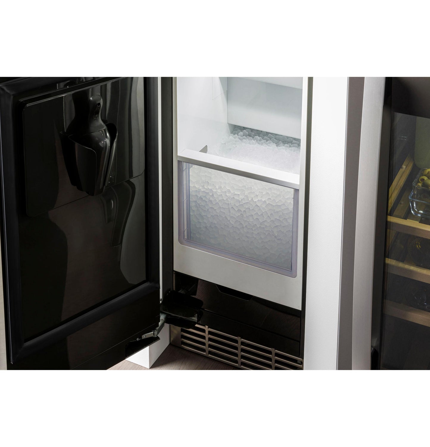Cafe UNC15NPWII Ice Maker 15-Inch Panel-Ready - Nugget Ice