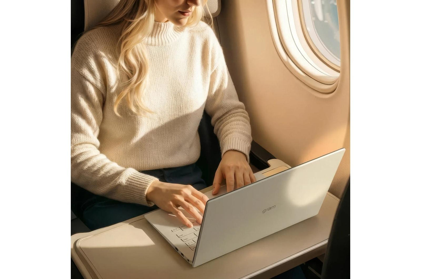 14Z90UGAS63U1 LG gram 14 Inch Copilot+ PC, Windows 11 Home, Lightweight Dual AI Laptop, Intel® Core™ Ultra 5, 32GB RAM, 512GB SSD, White