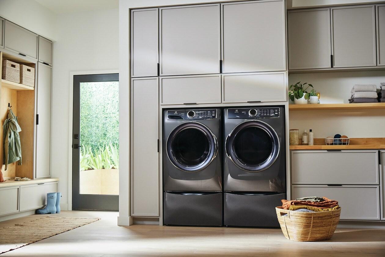 ELFG7637AT Electrolux Front Load Perfect Steam™ Gas Dryer with LuxCare® Dry and Instant Refresh - 8.0 Cu. Ft.