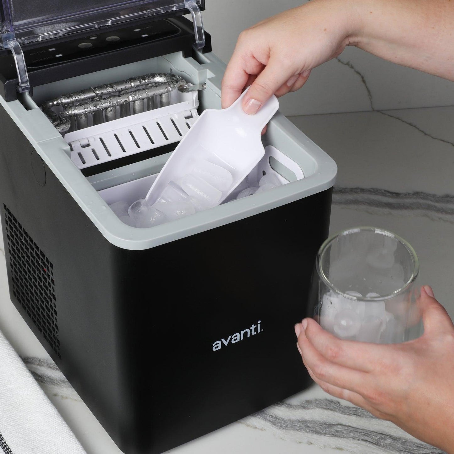 AVIM2625BK Avanti Mighty Ice Countertop Bullet Ice Maker
