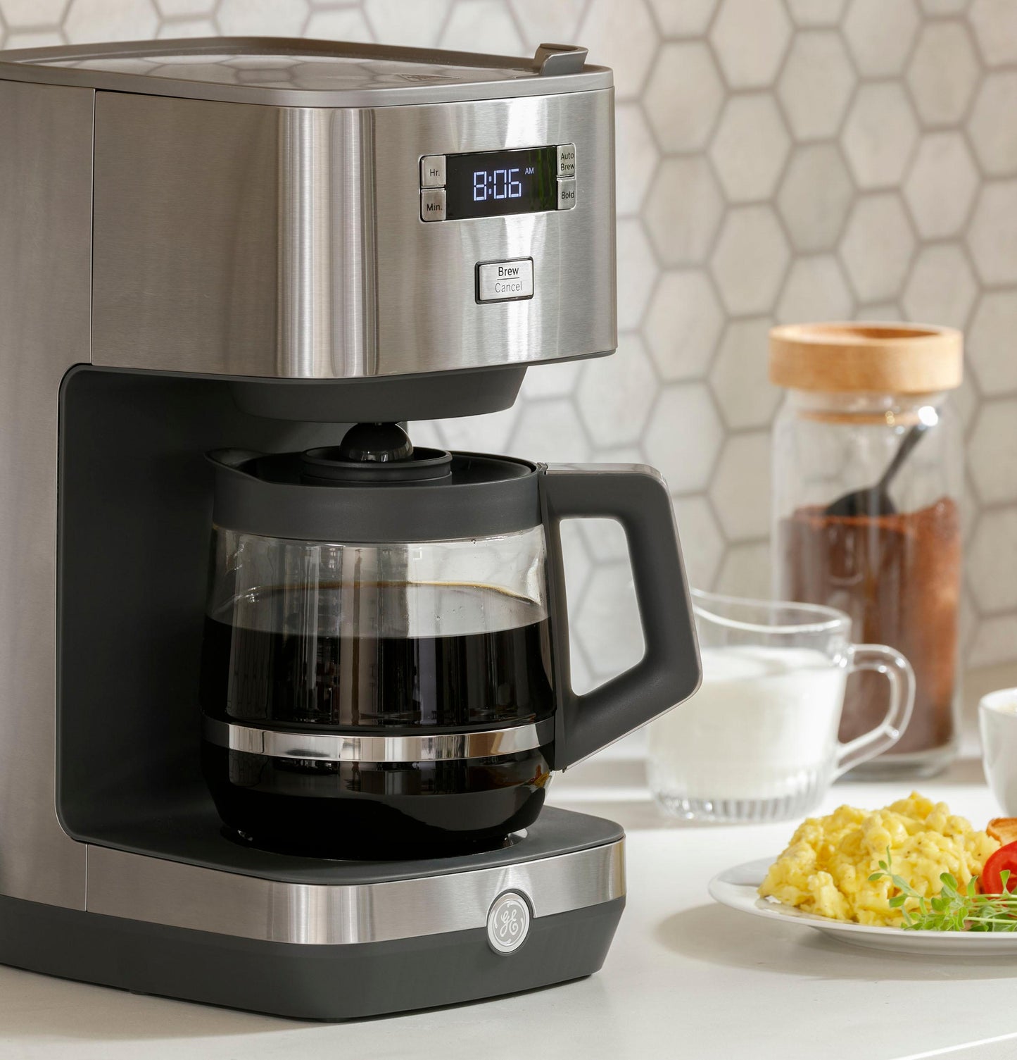 G7CDAASSPSS GE Drip Coffee Maker with Glass Carafe