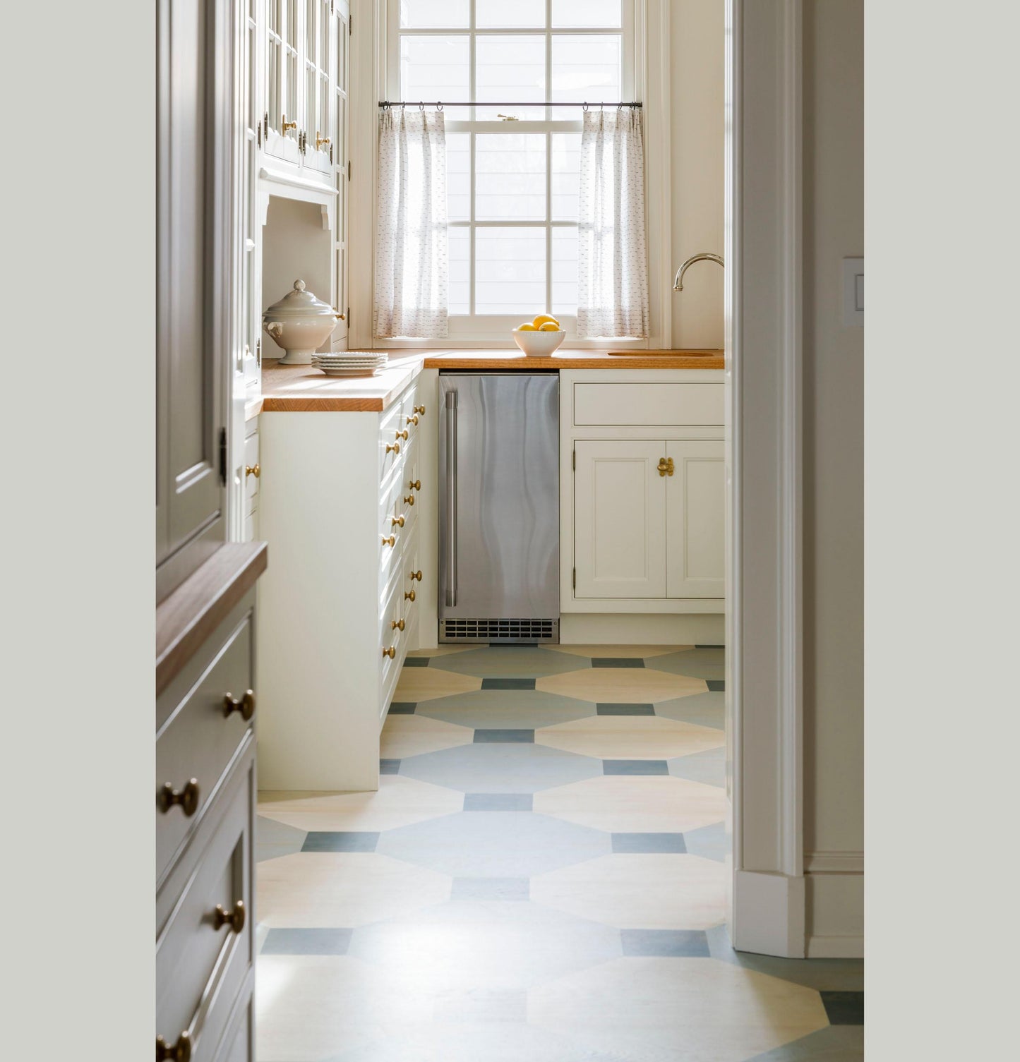 Ge Appliances UNC15NPWII Ice Maker 15-Inch Panel-Ready - Nugget Ice