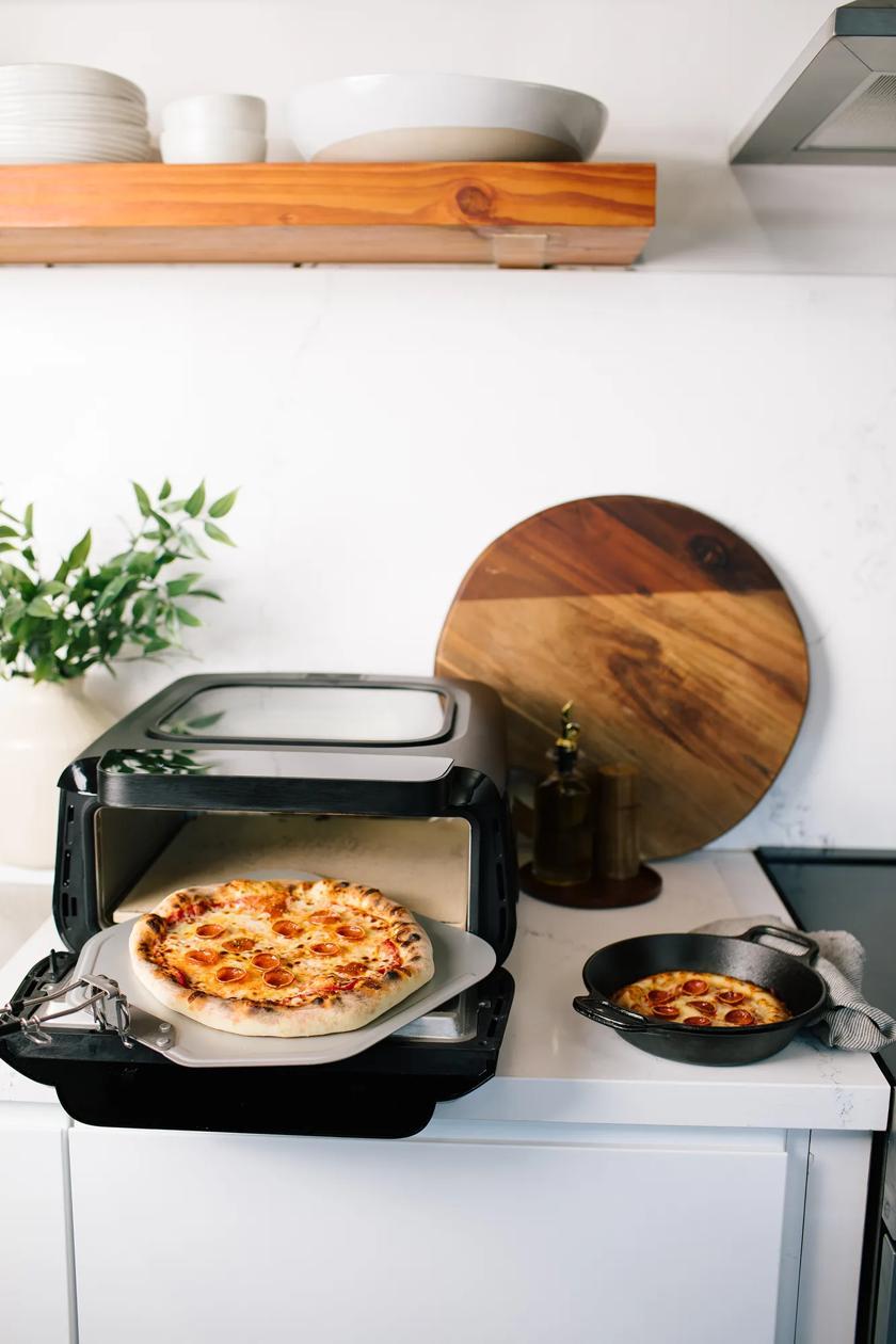 Frigidaire FRPO120B Countertop Pizza Oven with Air Fry and Oven Cooking Modes